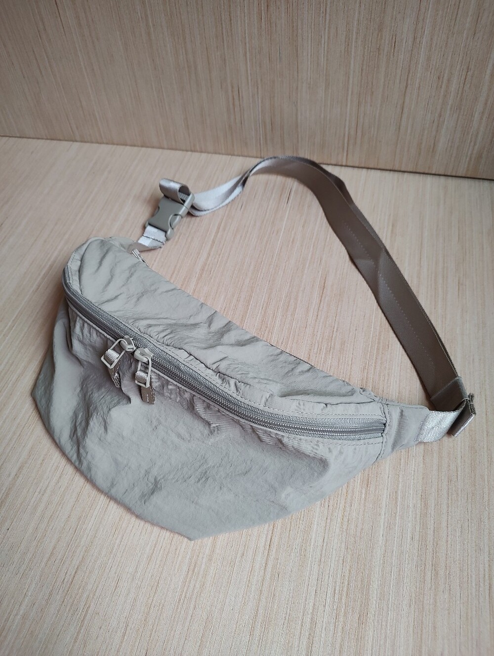 Uniqlo Nylon Crossbody Bag Funny Pack Waist Shoulder Handbag Beige Khaki Pockets - Picture 7 of 16